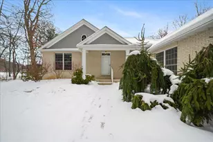 430 Oak Breeze Dr, Valparaiso, IN 46383 - Photo 2