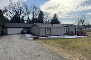 25 E Carter St, Wheatfield, IN 46392 - Photo 2