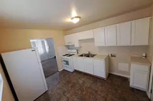 550 S Wayne St, Gary, IN 46403 - Photo 4