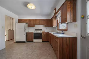 805 W Wilson St, Hebron, IN 46341 - Photo 10