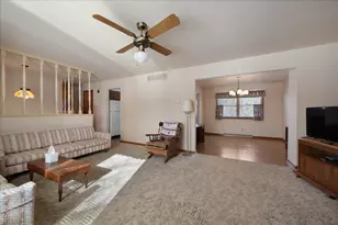 805 W Wilson St, Hebron, IN 46341 - Photo 6