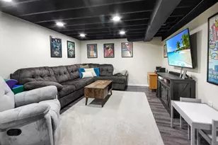 9347 O Day Dr, Highland, IN 46322 - Photo 8