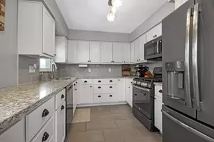 9347 O Day Dr, Highland, IN 46322 - Photo 8