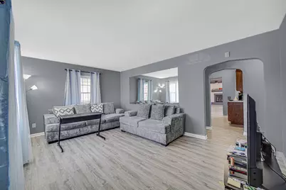 1119 W 38th Place, Hobart, IN 46342 - Photo 4