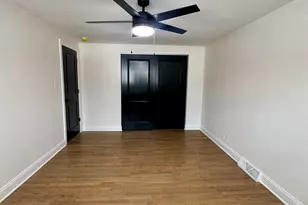 8611 Lakewood Ave, Gary, IN 46403 - Photo 20