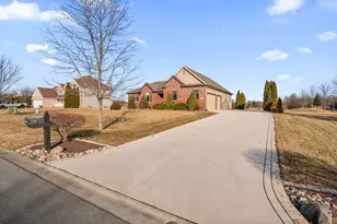 15283 Durbin St, Crown Point, IN 46307 - Photo 2