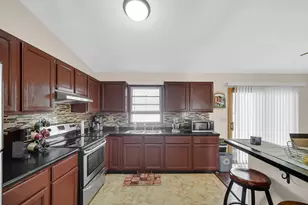 407 Aspen St, Hebron, IN 46341 - Photo 8