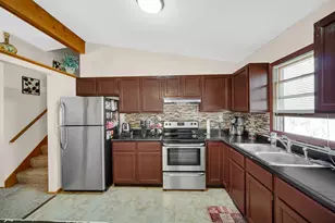 407 Aspen St, Hebron, IN 46341 - Photo 6