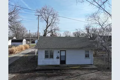 621 1/2 S Monticello Street, Winamac, IN 46996 - Photo 2