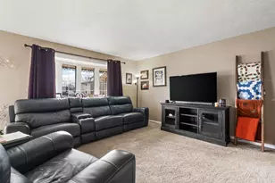 403 Sherman Dr, Valparaiso, IN 46385 - Photo 4