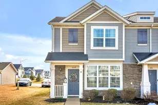 1049 E 117th Pl, Crown Point, IN 46307 - Photo 2