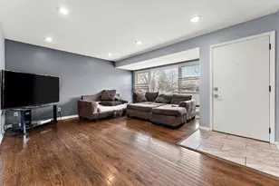 1142 W 72nd Ln, Merrillville, IN 46410 - Photo 2