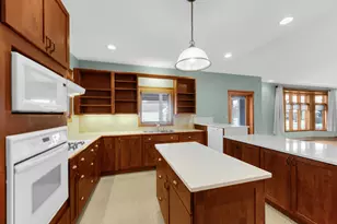 2425 Dickinson Rd, Chesterton, IN 46304 - Photo 14