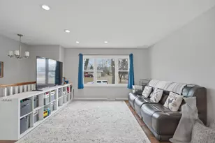 7719 Bigger St, Merrillville, IN 46410 - Photo 8