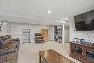 7719 Bigger St, Merrillville, IN 46410 - Photo 16