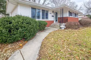 9133 Foliage Ln, Munster, IN 46321 - Photo 2