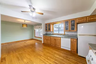 9133 Foliage Ln, Munster, IN 46321 - Photo 8