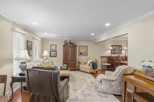 9000 Chestnut Ln, Munster, IN 46321 - Photo 6