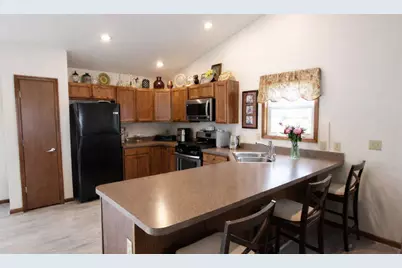 211 Whispering Boulevard, La Porte, IN 46350 - Photo 8