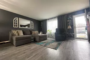 811 Henry Ct, Hobart, IN 46342 - Photo 4