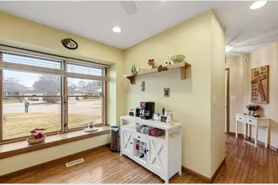 712 Dogwood Court SW, Demotte, IN 46310 - Photo 4