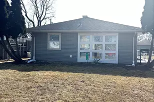 814 W Woodside Dr, Griffith, IN 46319 - Photo 2