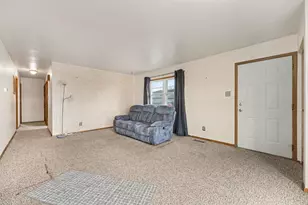 814 W Woodside Dr, Griffith, IN 46319 - Photo 4