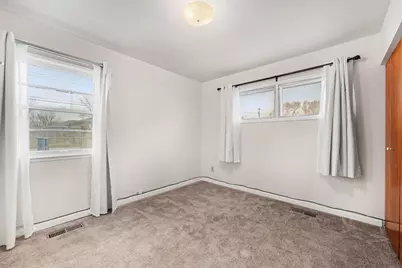 814 W Woodside Drive, Griffith, IN 46319 - Photo 8