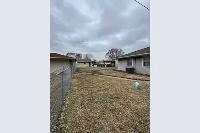 814 W Woodside Drive, Griffith, IN 46319 - Photo 16