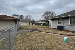 814 W Woodside Dr, Griffith, IN 46319 - Photo 16