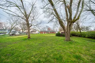 401 Michele Ave, Crown Point, IN 46307 - Photo 16