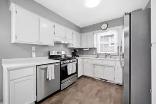 520 211th St, Dyer, IN 46311 - Photo 2