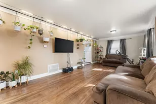 324 Maple St, Crown Point, IN 46307 - Photo 2