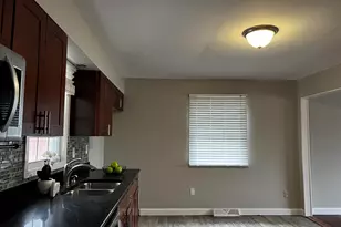 7709 Wallace St, Merrillville, IN 46410 - Photo 4