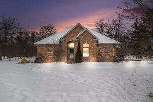 108 Lolabell Dr W, Valparaiso, IN 46385 - Photo 2