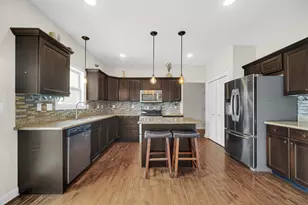 8 W Shakespeare Dr, Valparaiso, IN 46385 - Photo 2