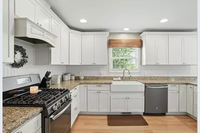 688 Village Pkwy, Lowell, IN 46356 - Photo 10