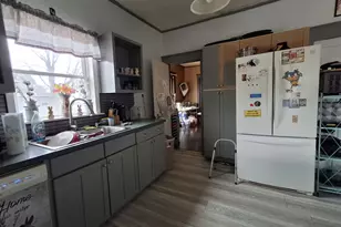 555 W Market St, Nappanee, IN 46550 - Photo 8