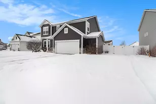 528 Hampton Manor Ct, Valparaiso, IN 46385 - Photo 2