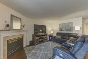 9902 Parkway Dr, Highland, IN 46322 - Photo 8