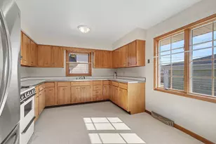 3048 Lois Pl, Highland, IN 46322 - Photo 8