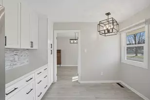 1540 Tulip Ln, Munster, IN 46321 - Photo 8