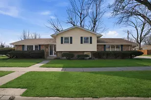 1540 Tulip Ln, Munster, IN 46321 - Photo 1