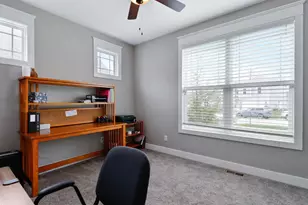 3911 Crown Dr, Valparaiso, IN 46383 - Photo 20