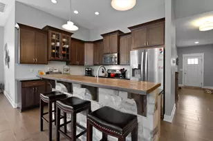 3911 Crown Dr, Valparaiso, IN 46383 - Photo 8