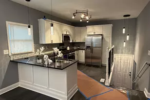 132 W 43rd Ave, Gary, IN 46408 - Photo 4