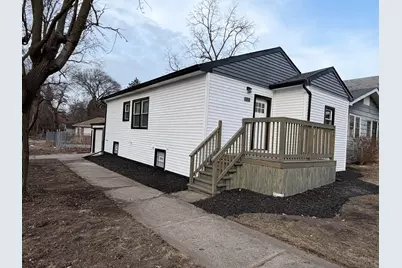 132 W 43rd Avenue, Gary, IN 46408 - Photo 2