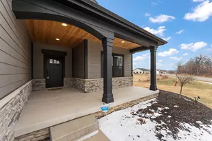 1651 Frst Rdg Dr, Valparaiso, IN 46385 - Photo 4