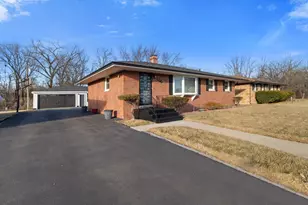 410 W 52nd Pl, Merrillville, IN 46410 - Photo 2