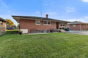 410 W 52nd Pl, Merrillville, IN 46410 - Photo 32